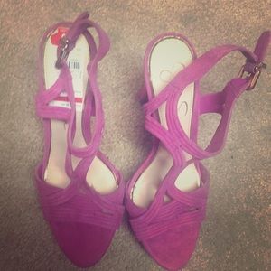 Jessica Simpson fuchsia strapped heels